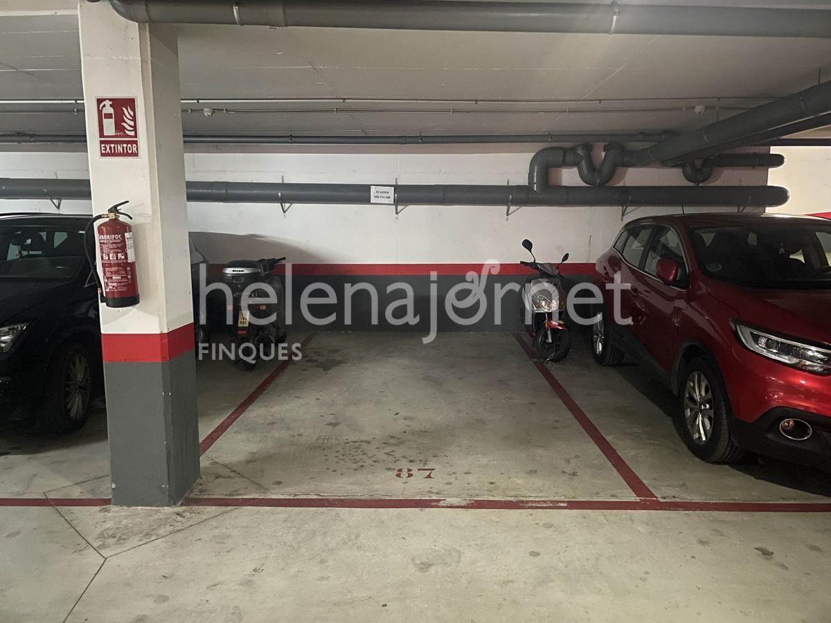 Aparcament de lloguer a carrer de Vicenç Martorell