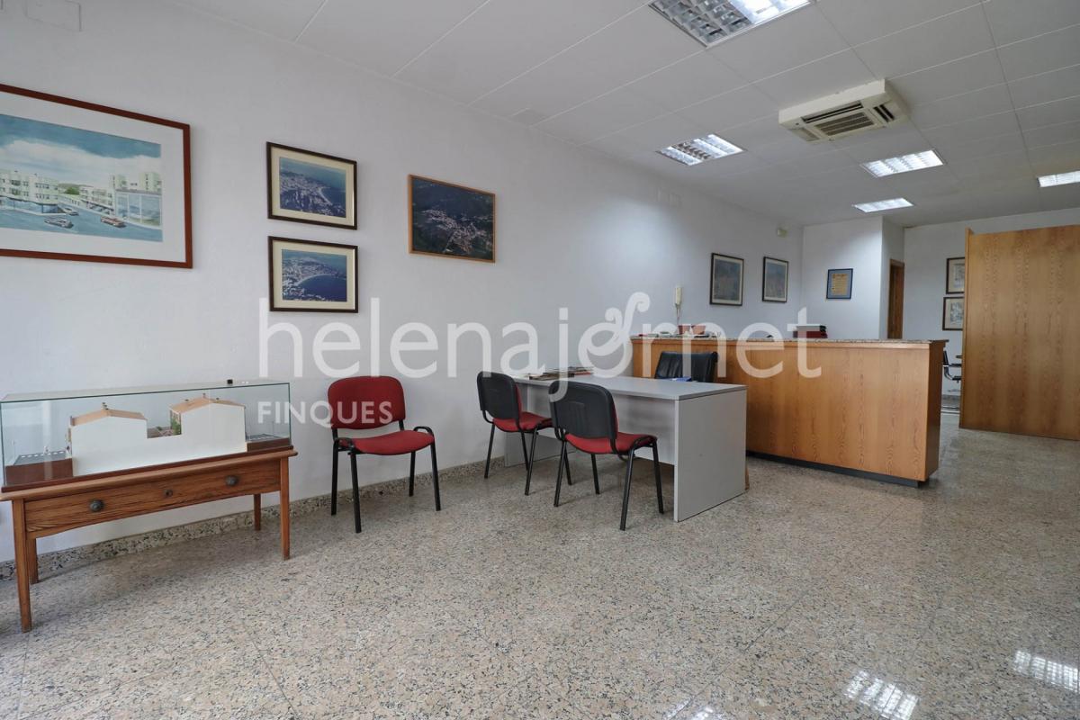 Edifici de 211 m2 construïts ubicat al carrer major de sant feliu de guíxols