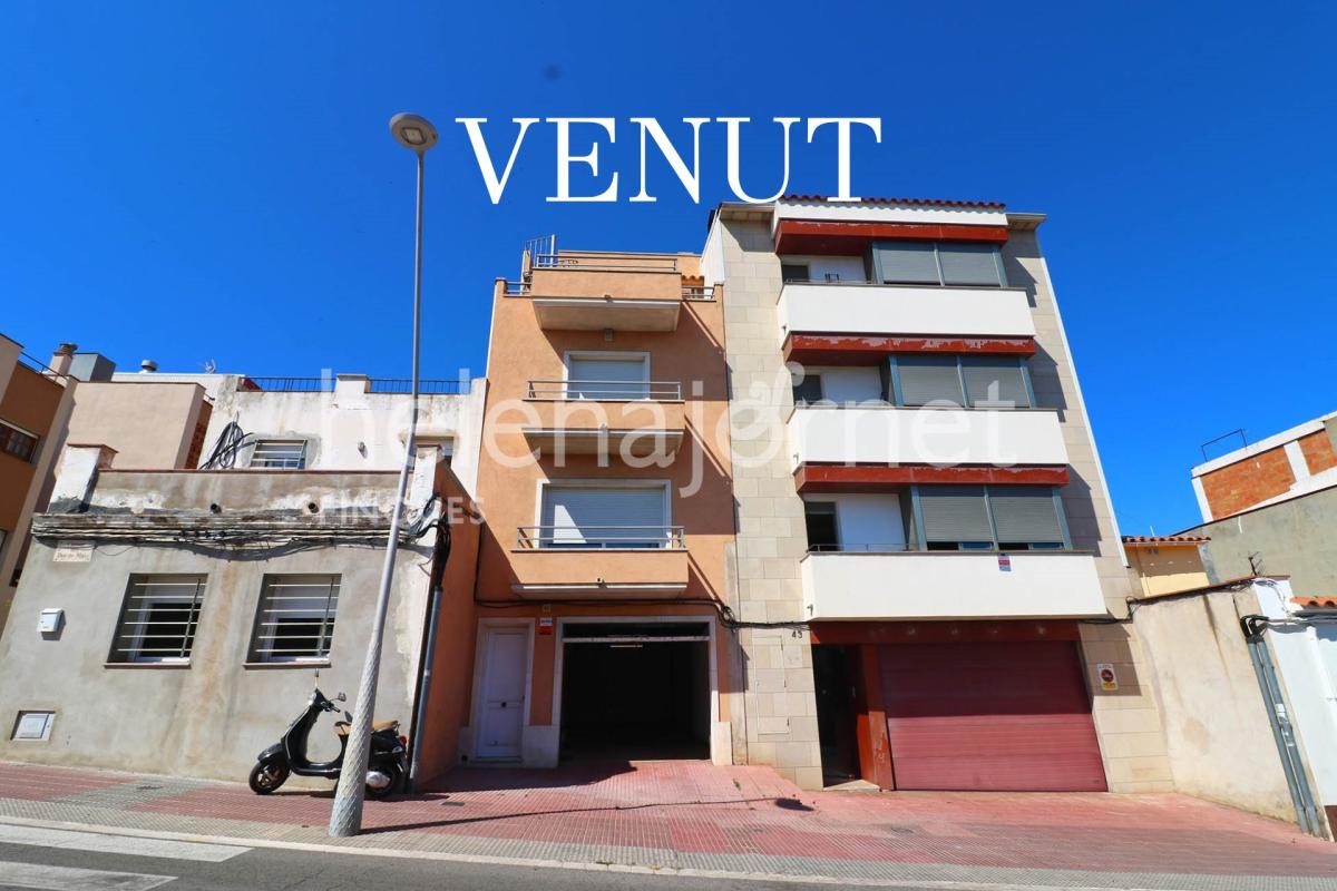 Casa de poble de 203 m² construïts i dues terrasses a sant feliu de guíxols