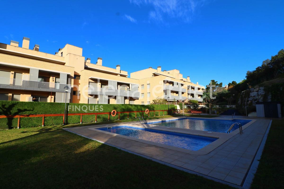 Local-apartament de 75 m2 construïts amb plaça d’aparcament i traster