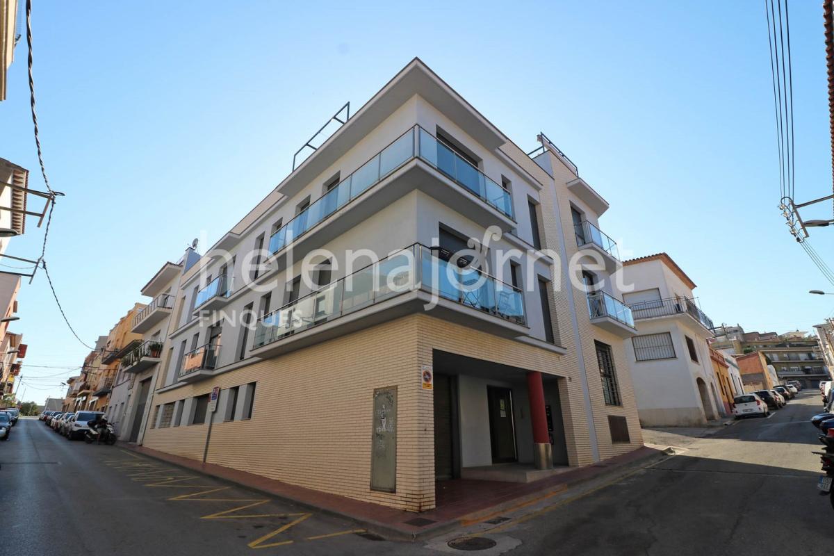 Acollidor pis amb dues places d’aparcament a 10 minuts del centre de Sant Feliu de Guíxols