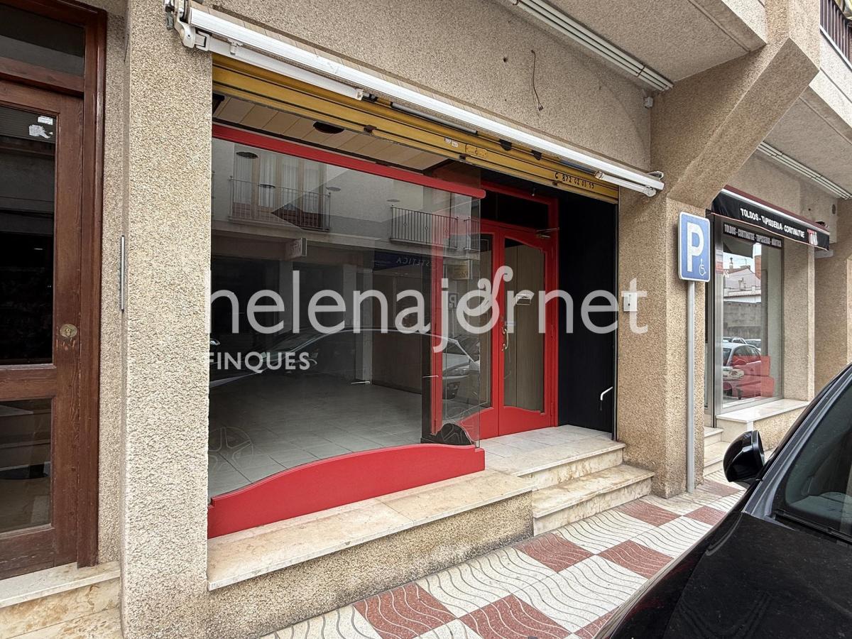 Local comercial en lloguer situat al Carrer Comerç a Sant Feliu de Guíxols