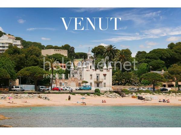 Edifici Modernista situat a primera linea de mar