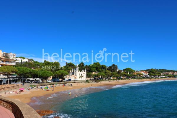 Edifici Modernista situat a primera linea de mar