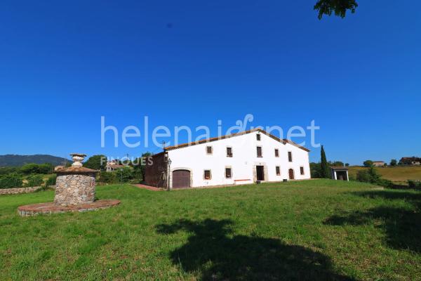 Catalan country house with 7Ha of land in Catalonia