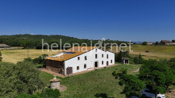 Catalan country house with 7Ha of land in Catalonia