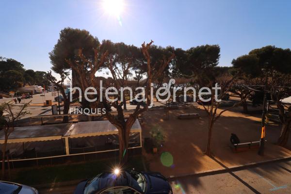 Casa amb jardí al Passeig de Sant Feliu de Guíxols