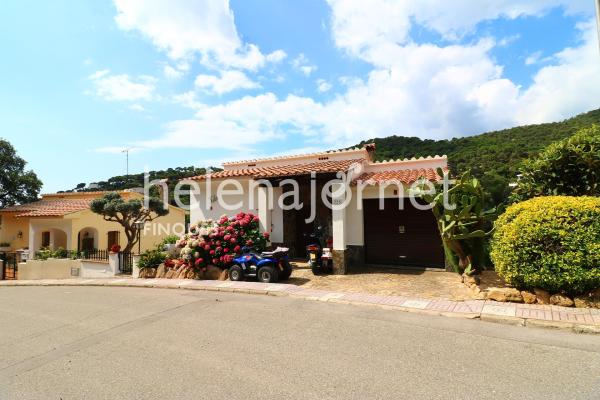 House with mountain and sea views in Rosamar