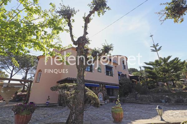 Fantástico chalet con piscina en la urbanización Vescomtat de Cabanyes