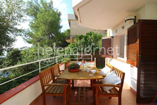 Apartament de dos habitacions amb vistes al mar a la urbanització rosamar