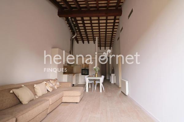 Fantastico apartamento de 90 m2 ubicado en la plaza del monestir de sant feliu de guíxols