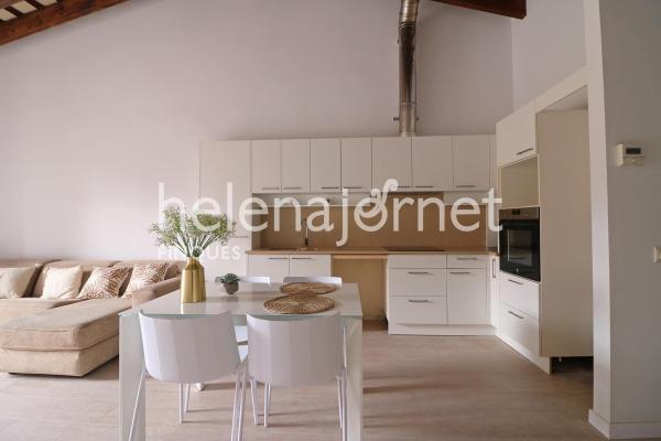 Fantastico apartamento de 90 m2 ubicado en la plaza del monestir de sant feliu de guíxols