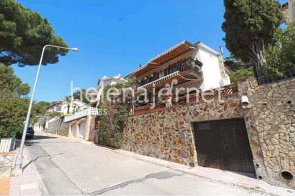 Very charming property located in rosamar