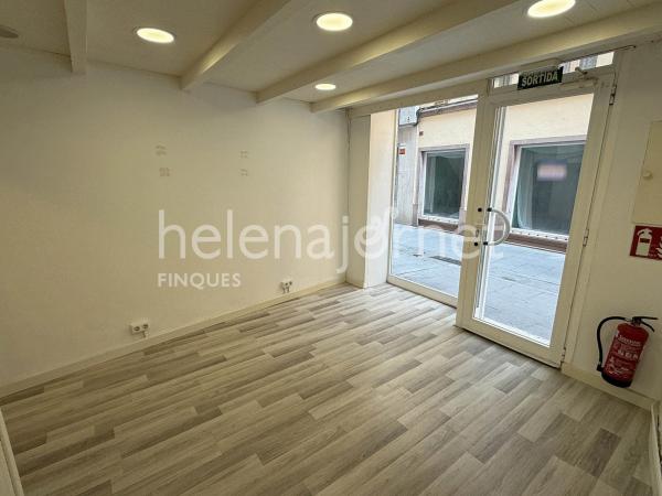 Local comercial al centre del poble