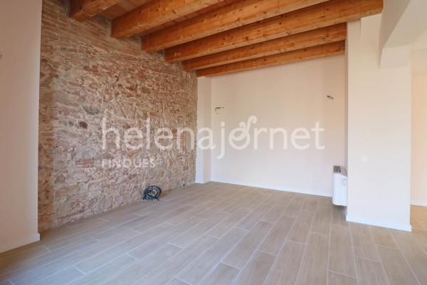Espectactular piso de 130 m2 con plaza de aparcamiento en el centro del pueblo