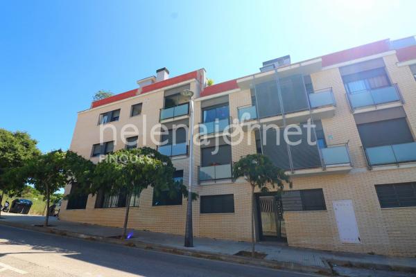 Encantador apartament amb terrassa privada i piscina comunitària