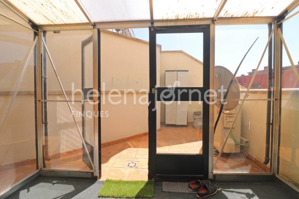 Encantador apartament amb terrassa privada i piscina comunitària