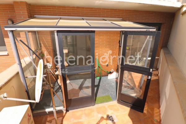Encantador apartament amb terrassa privada i piscina comunitària
