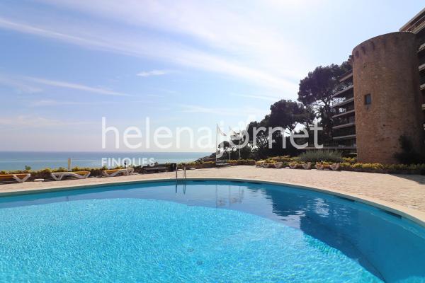 Acollidor apartament amb piscina comunitària i vistes al mar a Torre-Valentina