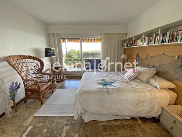 Acollidor apartament amb piscina comunitària i vistes al mar a Torre-Valentina