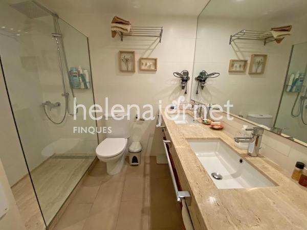Acollidor apartament amb piscina comunitària i vistes al mar a Torre-Valentina