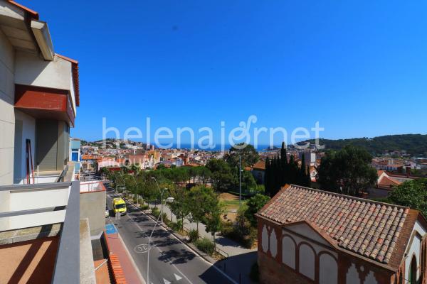 Casa adossada a Sant Feliu de Guíxols