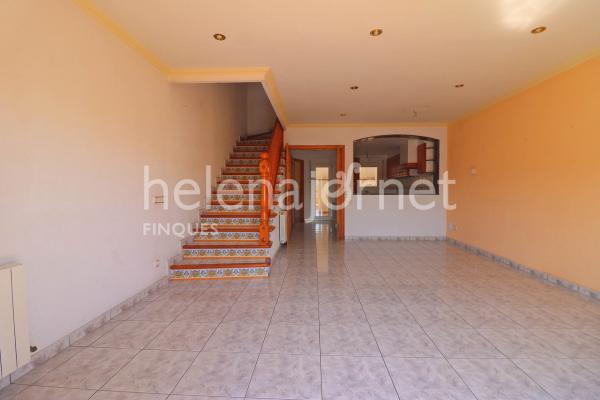 Casa de poble de 203 m² construïts i dues terrasses a sant feliu de guíxols