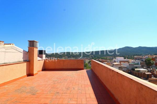 Casa adossada a Sant Feliu de Guíxols