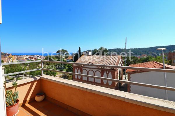 Casa de poble de 203 m² construïts i dues terrasses a sant feliu de guíxols