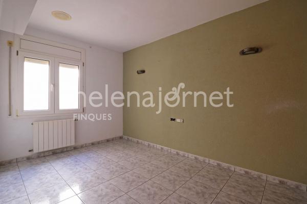 Casa adossada a Sant Feliu de Guíxols