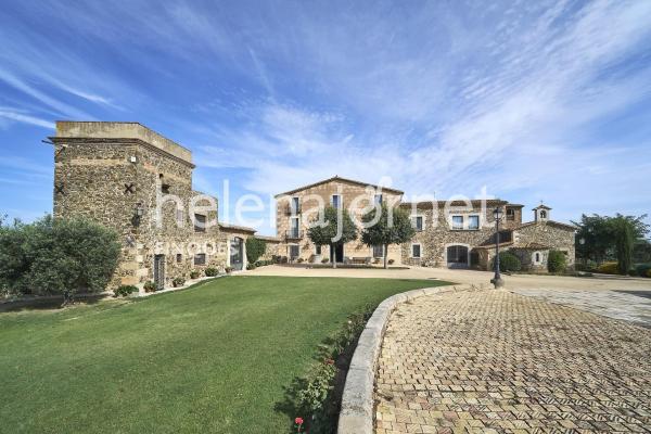 Finca rústica de 130 ha, única i excepcional, amb una masia reformada i una granja