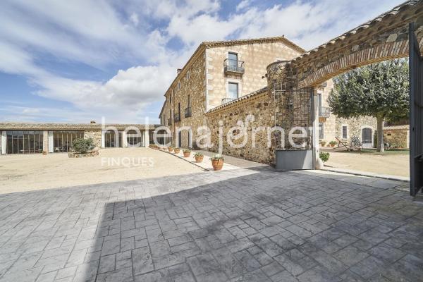 Masia a Llagostera