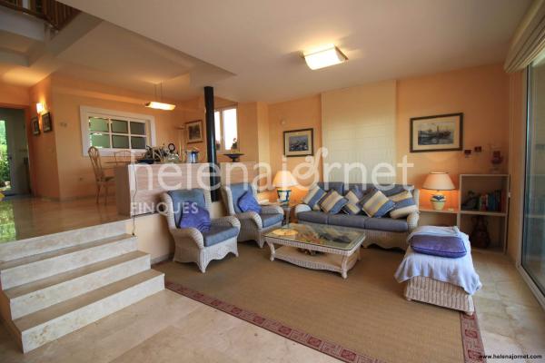 Casa adossada a Sant Feliu de Guíxols