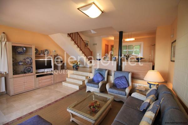 Casa adossada a Sant Feliu de Guíxols