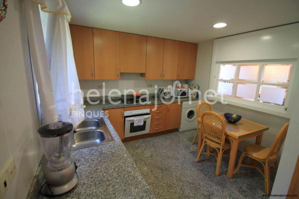 Casa adossada a Sant Feliu de Guíxols