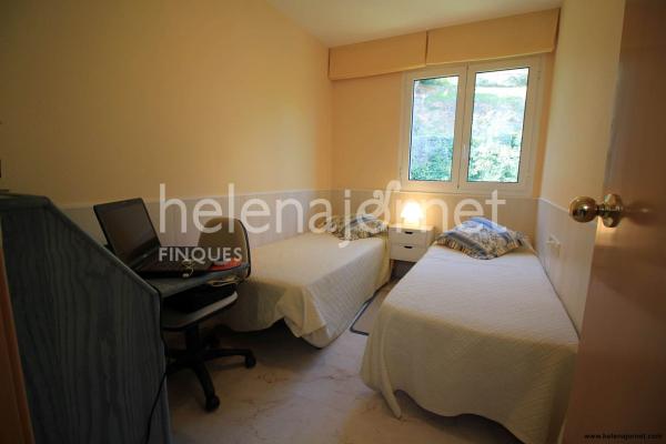 Casa adossada a Sant Feliu de Guíxols