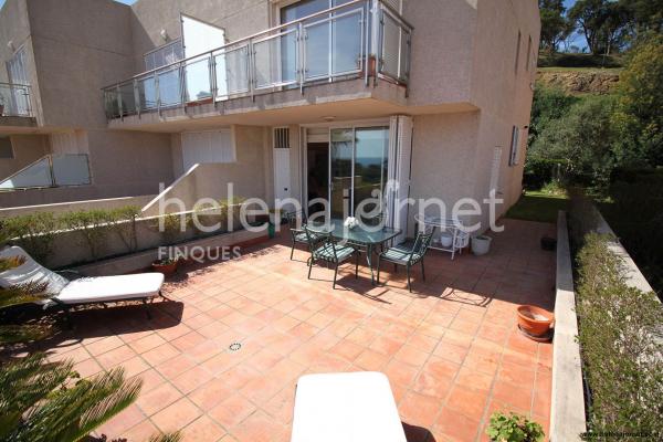 Casa adossada a Sant Feliu de Guíxols