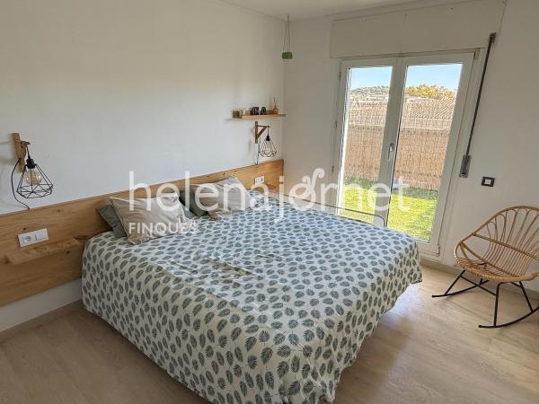 Pis lluminós amb gran terrassa i parking tancat a la venda