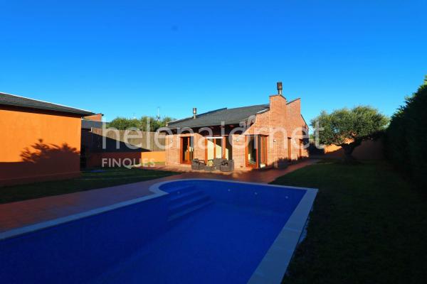 Fantástica casa de 181 m2 construidos con piscina privada en vidreres