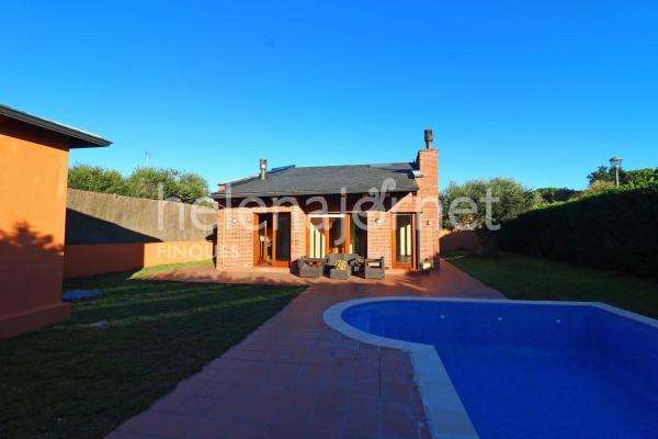 Fantástica casa de 181 m2 construidos con piscina privada en vidreres