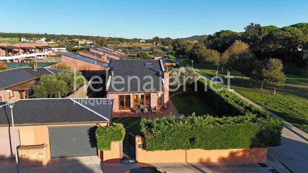 Fantàstica casa de 181 m2 construïts  amb piscina privada a vidreres