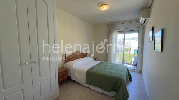 Casa adossada a Sant Feliu de Guíxols