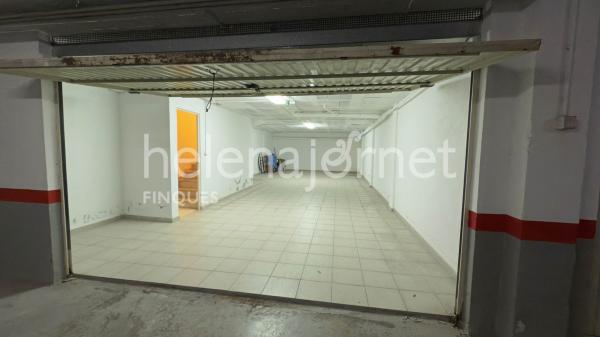 Casa adossada a Sant Feliu de Guíxols