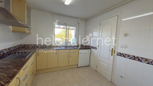 Casa adossada a Sant Feliu de Guíxols