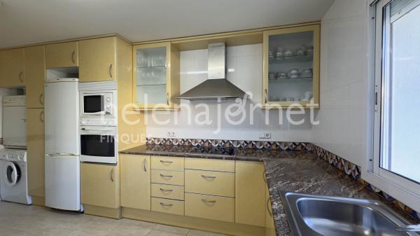 Casa adossada a Sant Feliu de Guíxols