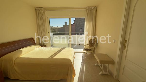 Casa adossada a Sant Feliu de Guíxols