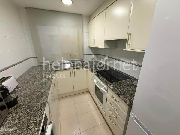 Pis de lloguer anual situat al passeig marítim de Sant Feliu de Guíxols, a només 1 minut caminant de la platja.