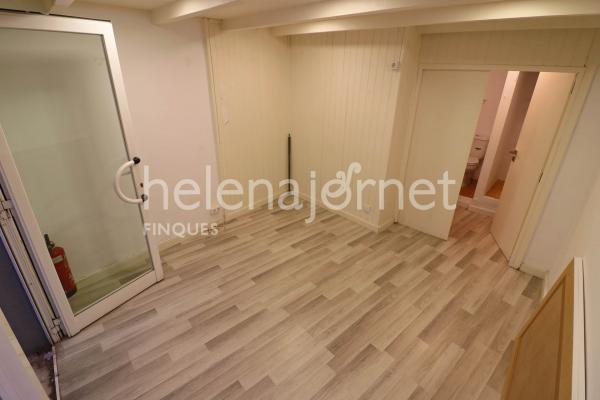 Local comercial al centre del poble