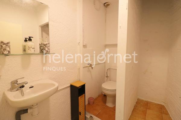 Local comercial al centre del poble