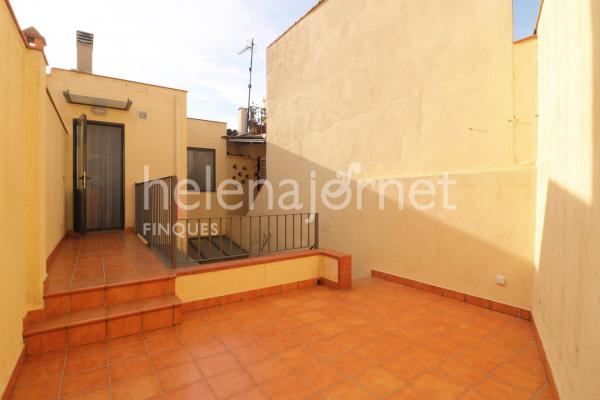 Casa adossada a Sant Feliu de Guíxols